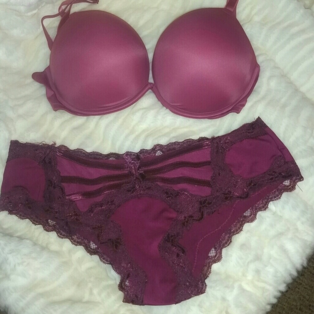 VICTORIA SECRET PINK SUPER PUSH UP BRA - NEW!!